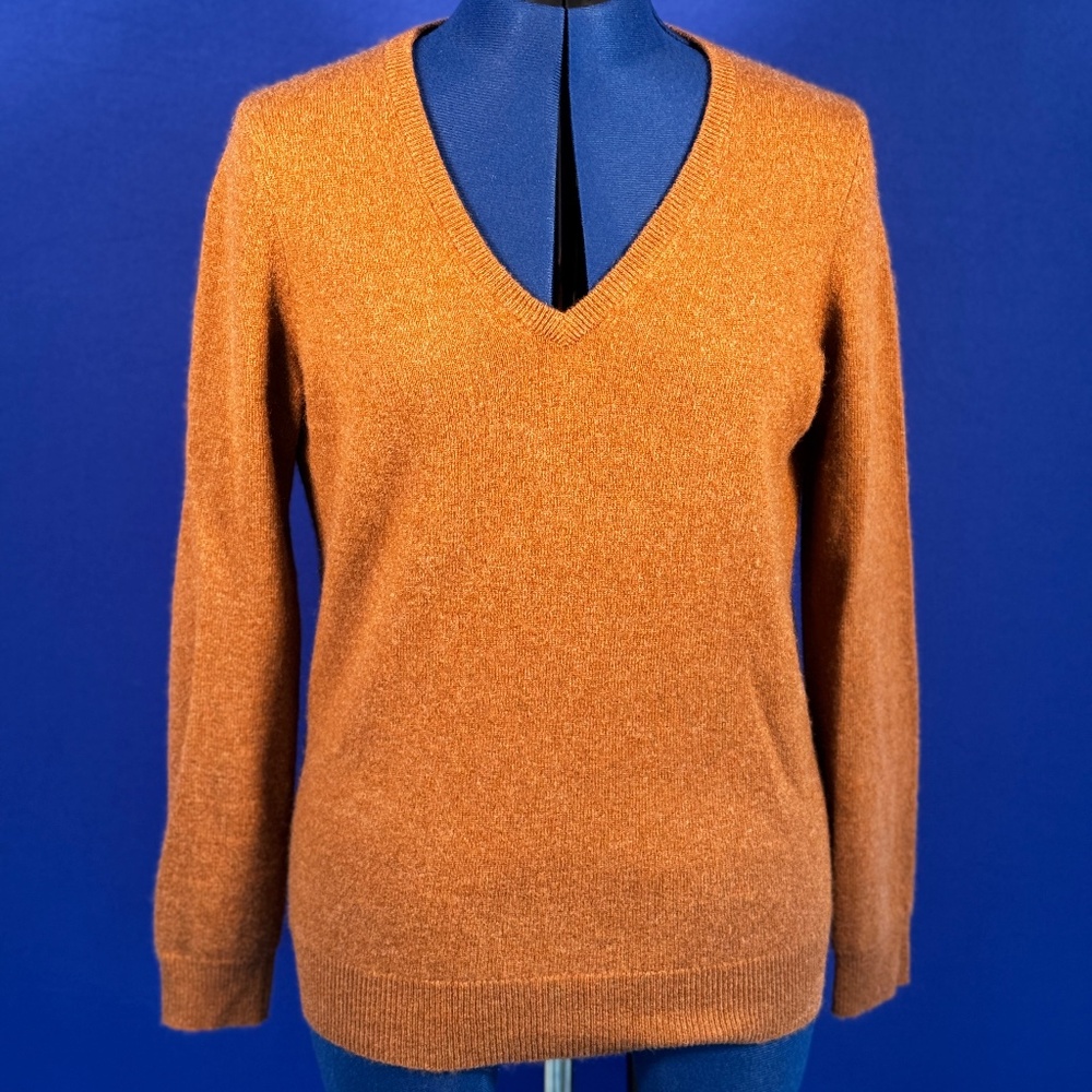 Bloomingdale's Cashmere V-Neck Sweater Caramel M